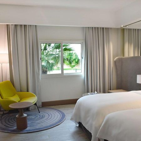 Radisson Blu Resort, Al Khobar ハーフ・ムーン・ベイ エクステリア 写真 A room at the hotel
