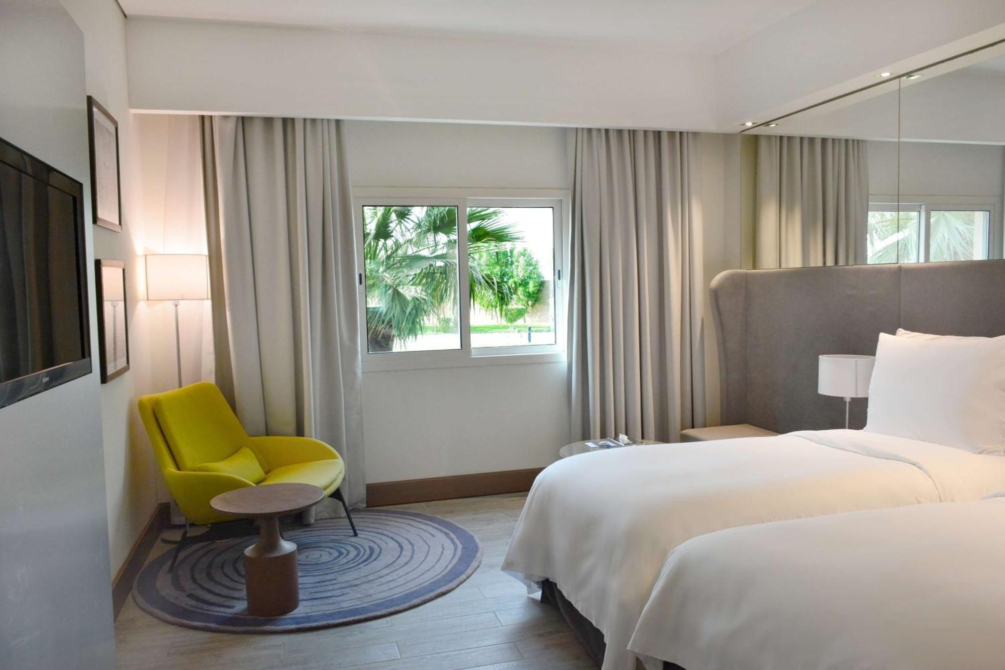 Radisson Blu Resort, Al Khobar ハーフ・ムーン・ベイ エクステリア 写真 A room at the hotel